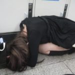 【画像】駅で泥酔してる女エロすぎワロタｗｗｗｗｗｗｗ