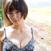 【画像】女優・吉岡里帆の一番エッチな水着グラビアがシコすぎるwwwwww