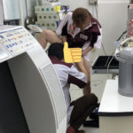 【画像】バイト中にエロいことしてるコンビニ店員ｗｗｗｗ