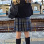 【悲報】JKさん、痴漢キモおじに精子をかけられてしまう