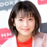 【悲報】浜辺美波さん、お風呂を盗撮されておっぱいの形がバレる※画像